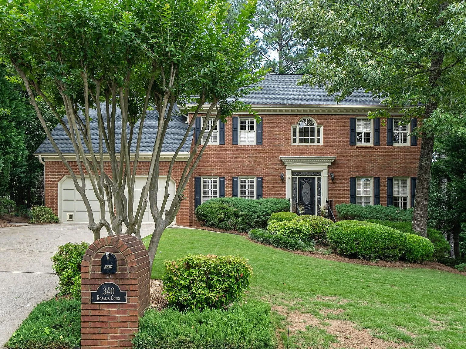 5 bed, 3172 sqft, $8,500 — Photo 2