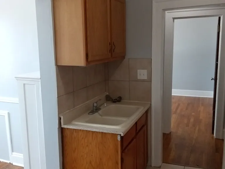 Lakeland Apartments — Photo 6