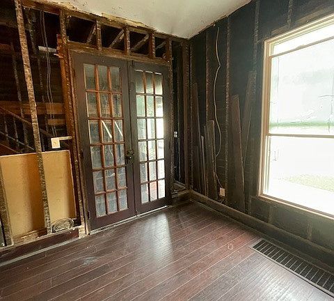 2nd image of 925 Cottage Ave