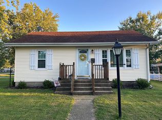 1816 Johnson Ave, Charleston, IL 61920