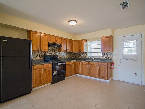 2nd image of 1008 S Hoagland Blvd