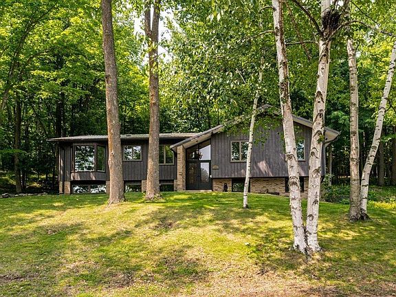 4th image of 2129 Woodhaven Ln