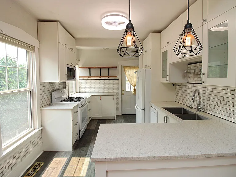 1415 NE 74th Ave — Photo 8