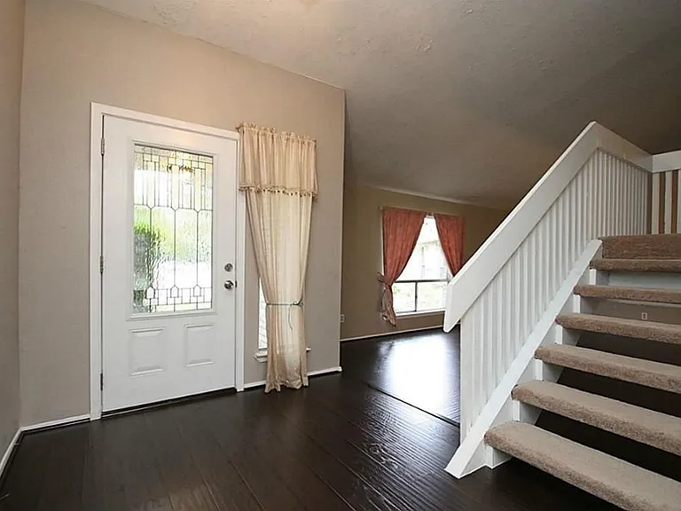 24123 Bassett Hall Ln — Photo 3
