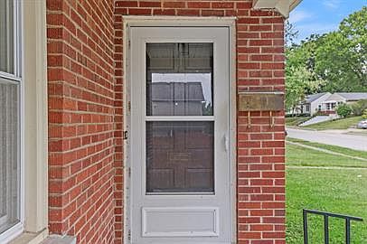 5th image of 1740 Courtney Ave