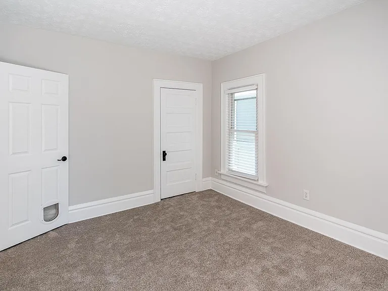2435 Summit St — Photo 24