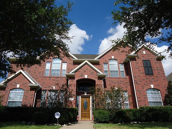 2nd image of 4407 Roundtree Ln