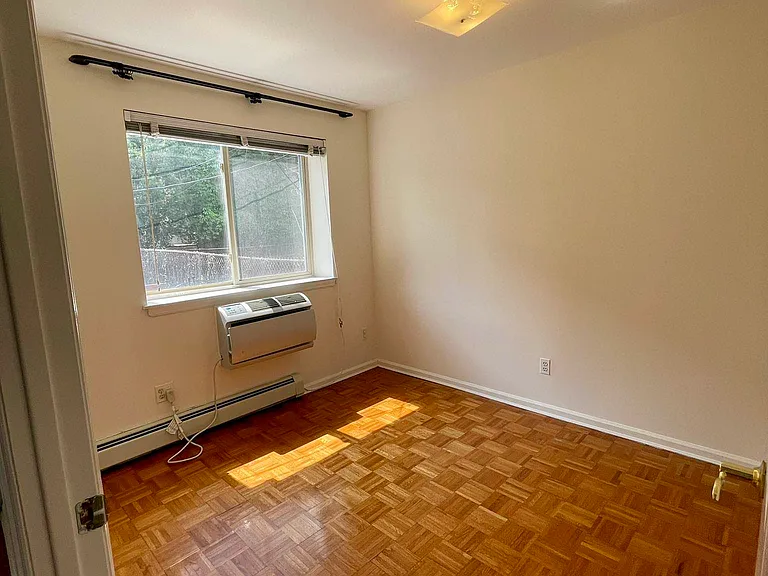 31-15 30th St #1R — Photo 2