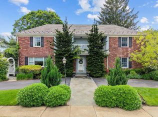 30 Leon Ct, Rockville Centre, NY 11570
