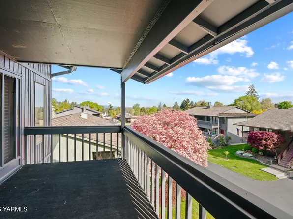 21 Burning Tree Dr, Yakima, WA 98902