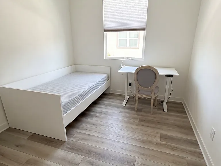 3rd floor 
- secondary room