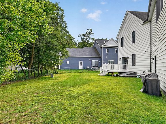 3rd image of 23 Evergreen Rd