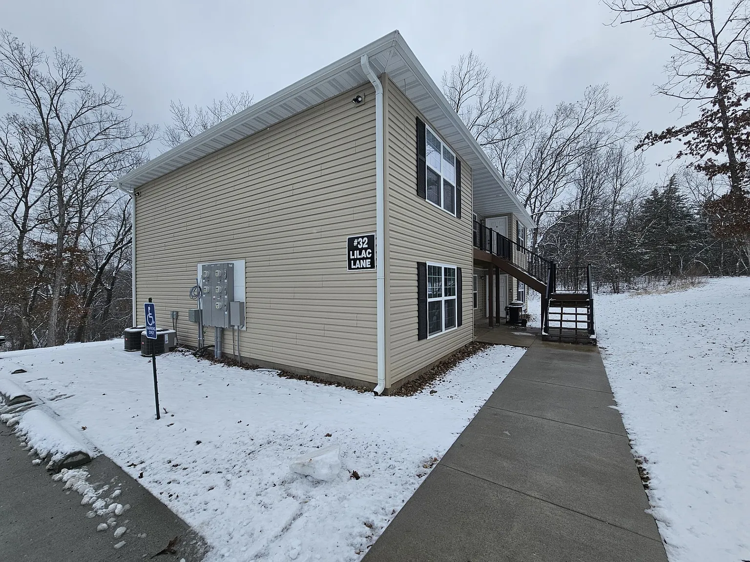 2 bed, 788 sqft, $999 — Photo 2