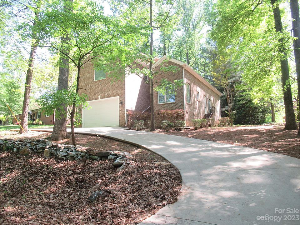 1st image of 217 Lakeview Dr