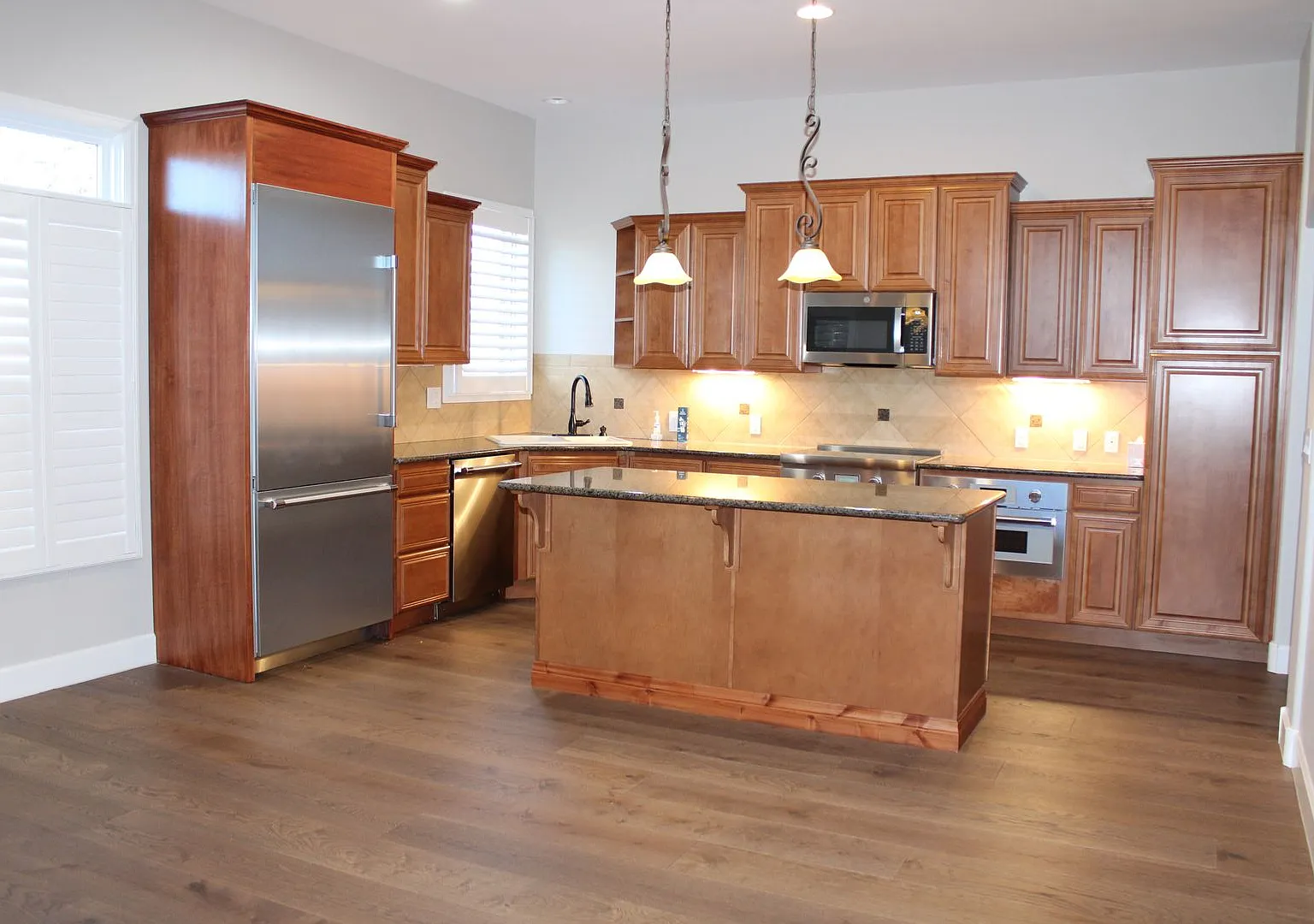 Gorgeous Three Bedroom Home in Windsor — Photo 2