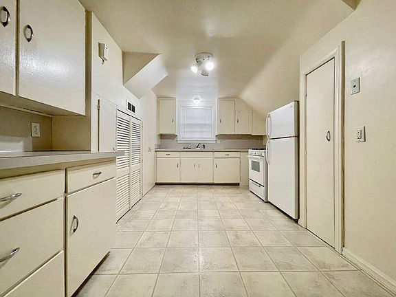 5th image of 231 Lyon St NE APT 5