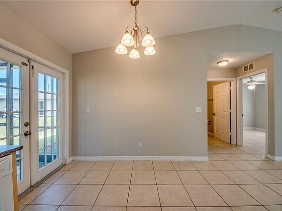 4th image of 1179 Ebers St E