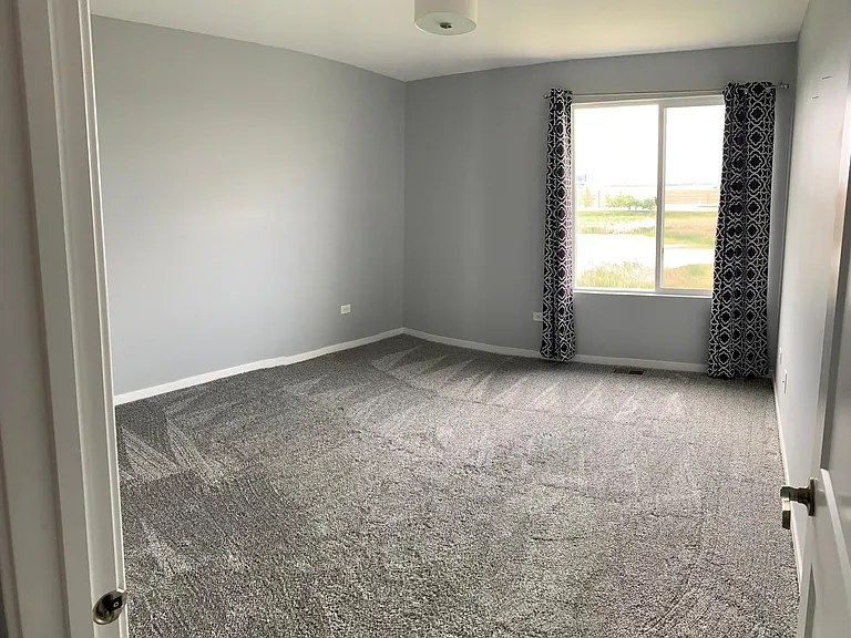 906 Gillespie Ln — Photo 15
