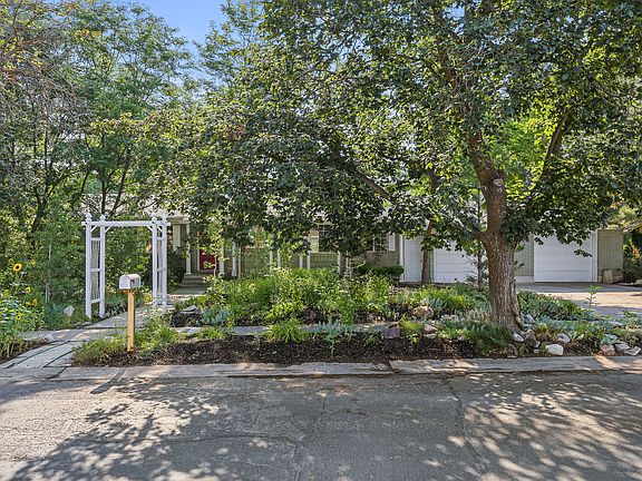 3rd image of 230 Temple Ave
