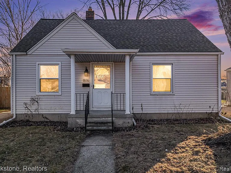 1816 Dallas Ave — Photo 4