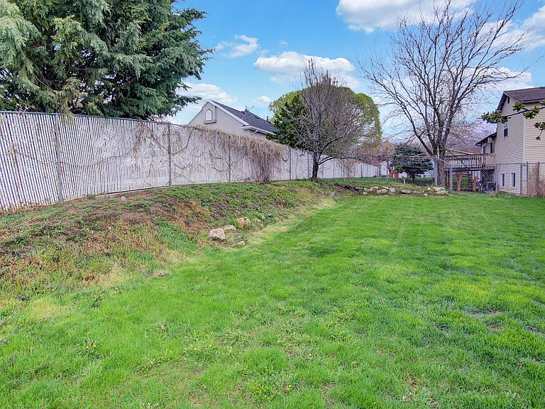 1179 E 2450 N — Photo 17