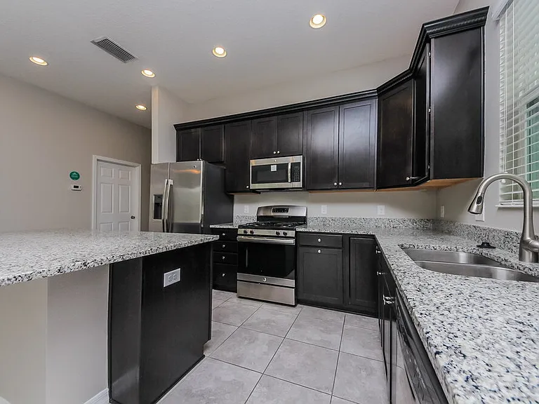 978 Maypole Dr — Photo 6