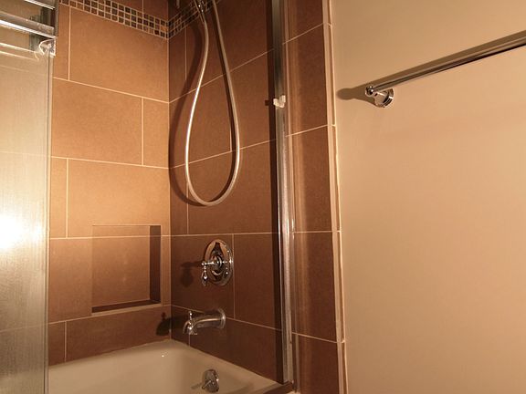 5th image of 125 N Raymond Ave Unit 510