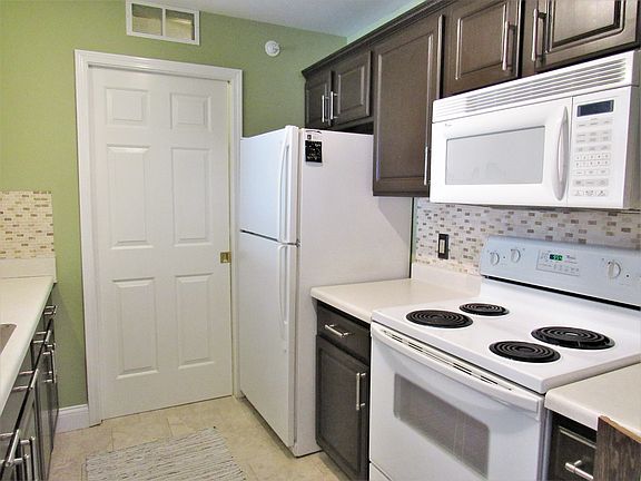 4th image of 338 W Saginaw St Unit 27