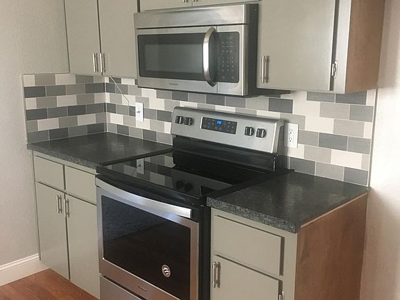 4th image of 1609 Burgundy Dr