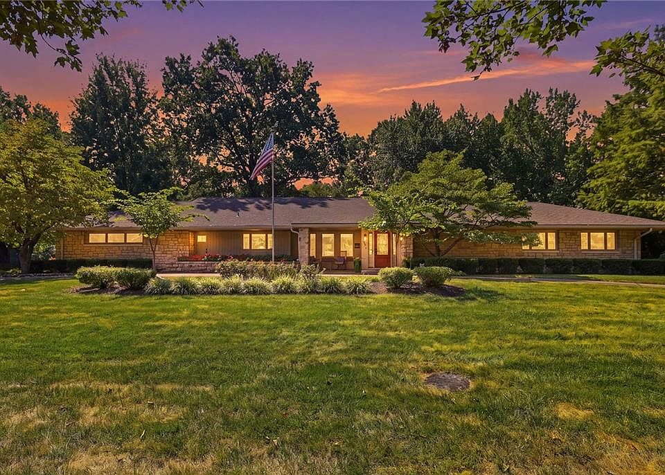 1st image of 2025 W 96th St