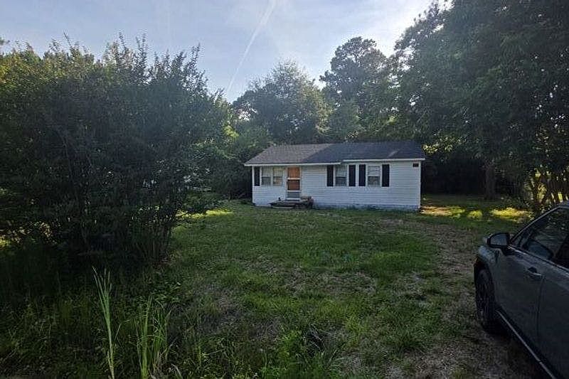 1st image of 3104 Poole Rd