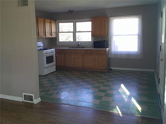3rd image of 1040 E Wea St