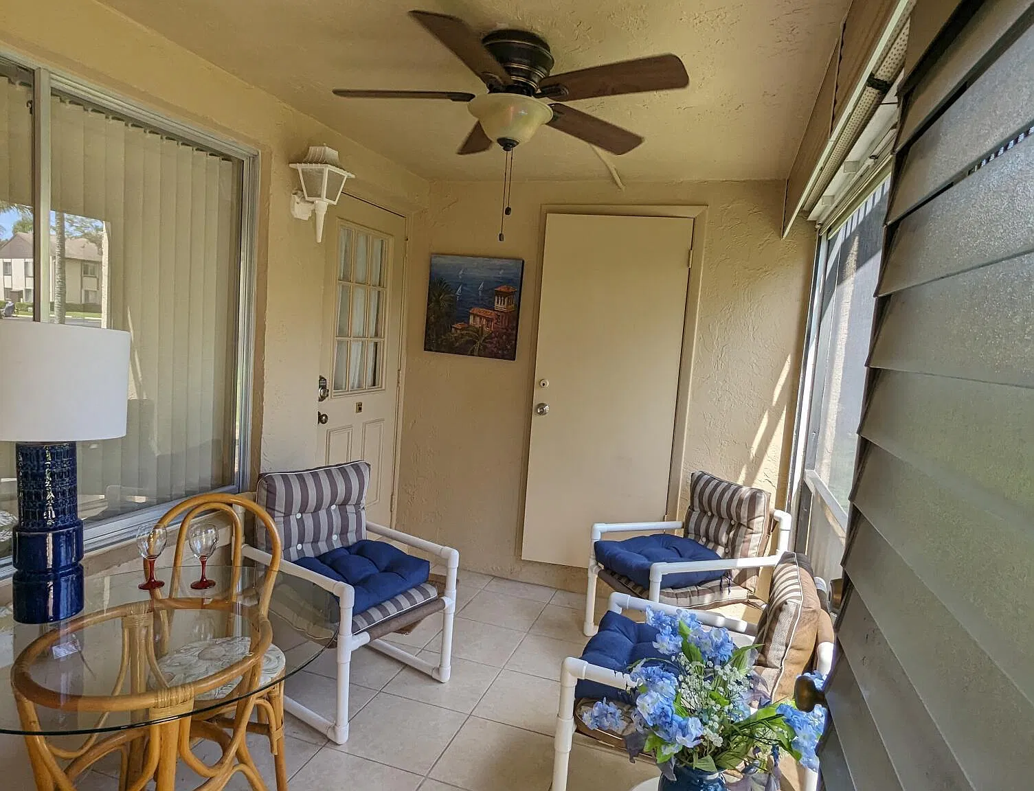 2 bed, 2.0 bath, 922 sqft, $1,650 — Photo 2