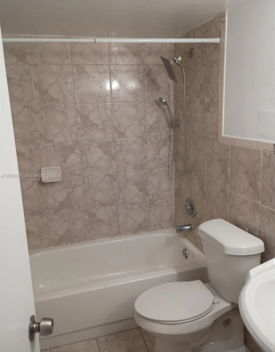 N Sherman Cir, Miramar — Photo 4