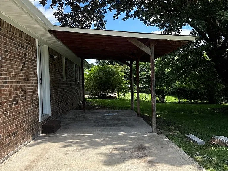 542 Lexington Dr — Photo 16