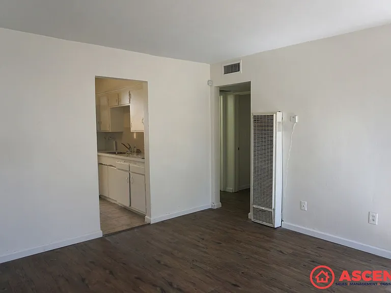 914 Quincy Street — Photo 4