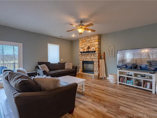 27 Westminster Pl, Sunrise Beach, MO 65079