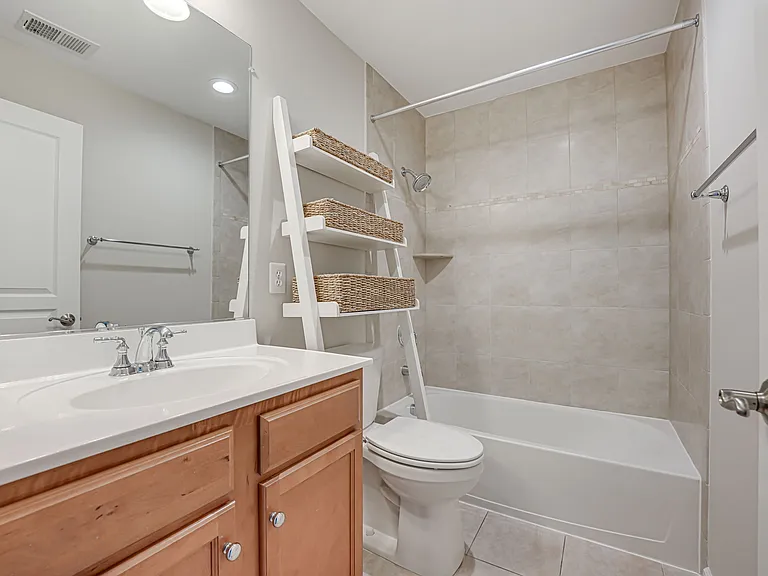 2608 S Kenmore Ct — Photo 29