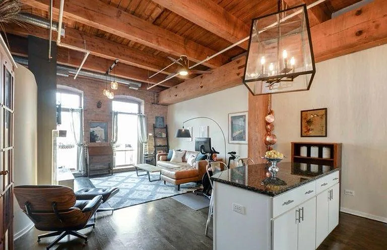 360 W Illinois St #324 — Photo 1