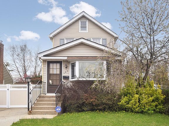 2nd image of 683 Thrush Ave