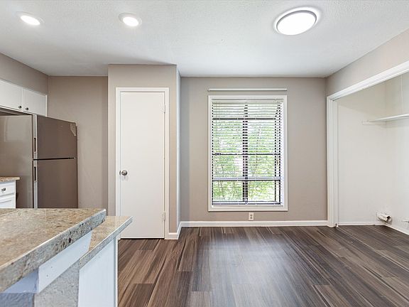 4th image of 608 Bracewood Cir APT A