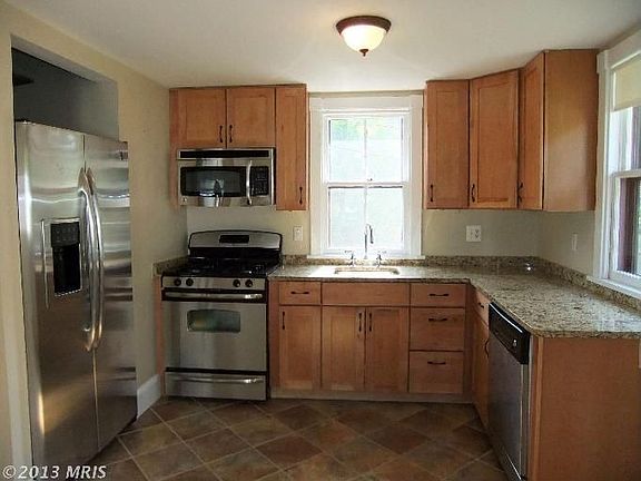 3rd image of 823 21st St S
