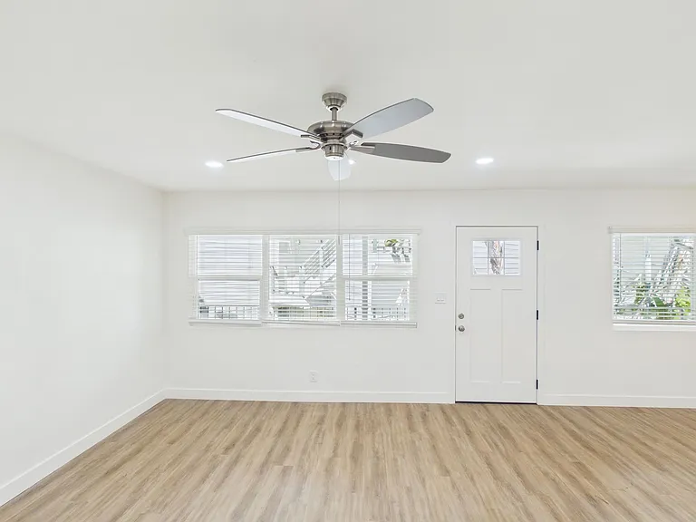 330 W I St — Photo 162