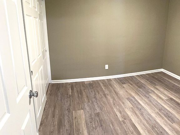 4th image of 3457 Woodman Dr