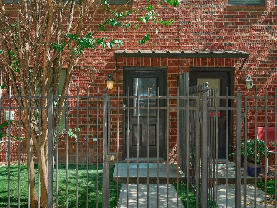 2422 Navigation Blvd #E