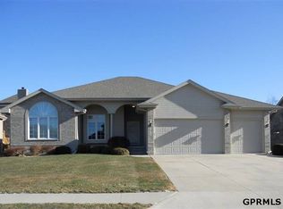 7913 S 93rd St, La Vista, NE 68128