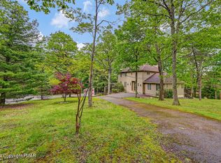 215 Rock Ridge Rd, Mount Pocono, PA 18344