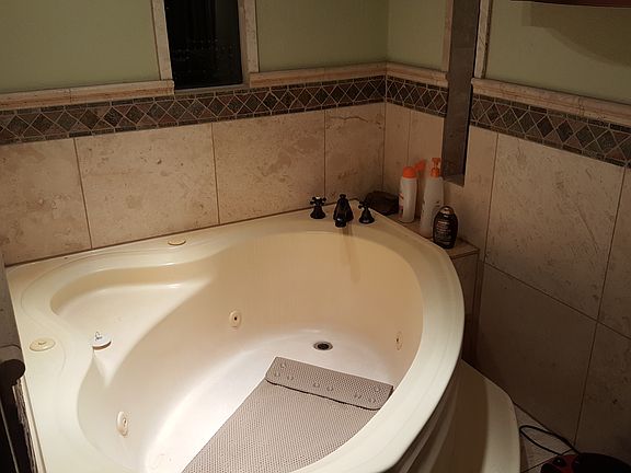 3rd image of 1114 Cedar Ave