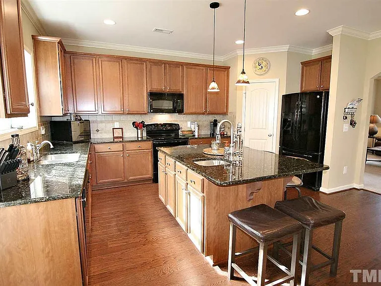 737 Keystone Park Dr — Photo 4