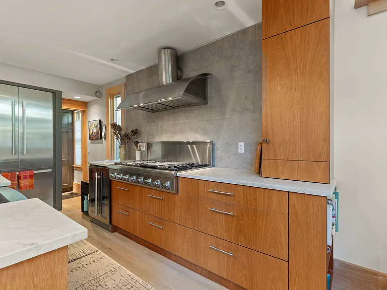 32 Hawthorn St #1 — Photo 22